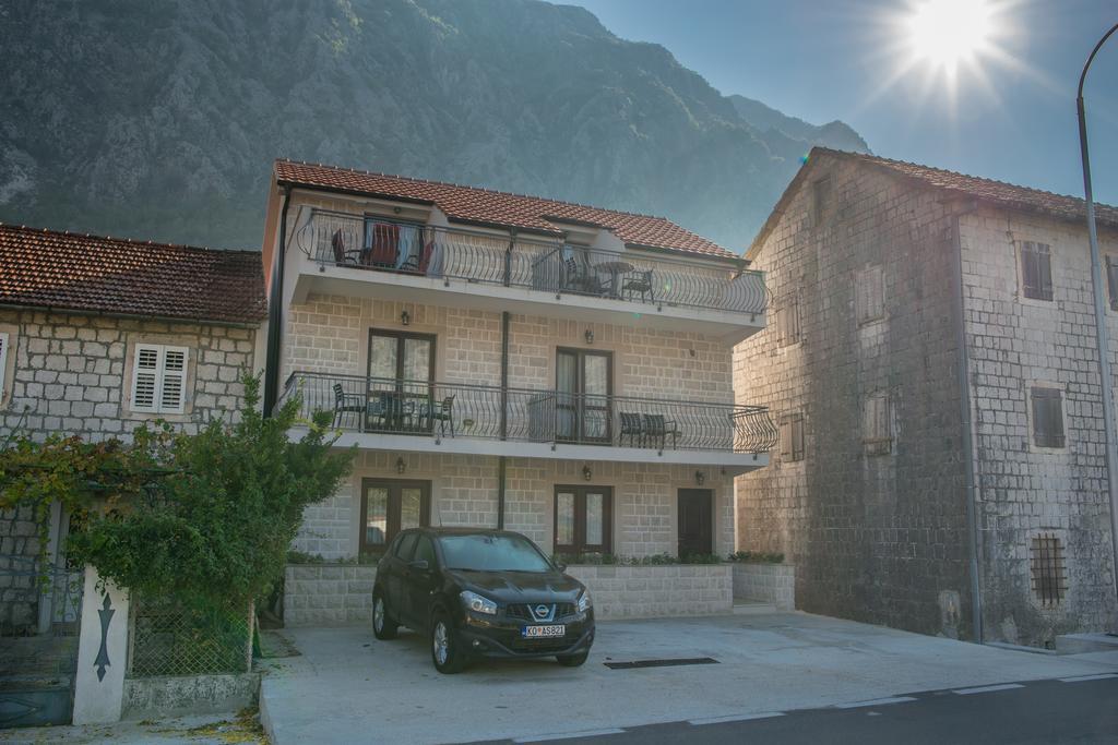 Apartments Marija Risan Exterior photo